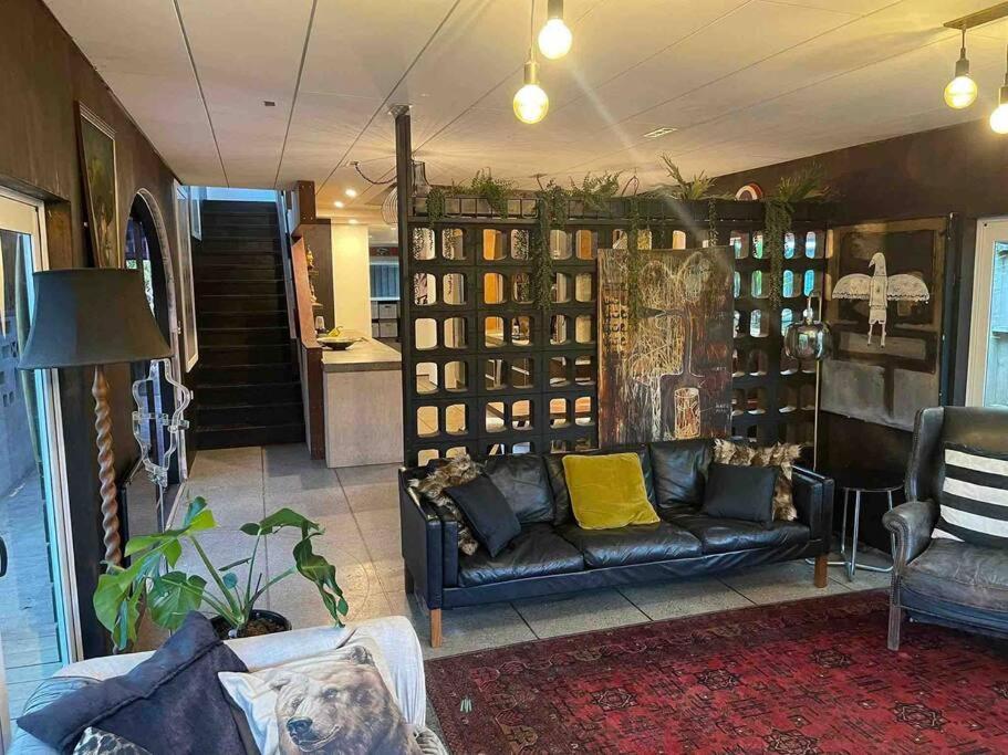 Electric Waihi Beach House - Family & Dog Friendly, Close To Beach, Pool Table, Outdoor Fire Room, Skate Ramp Bowentown Eksteriør bilde