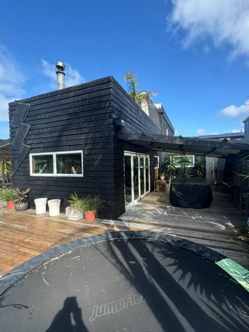 Electric Waihi Beach House - Family & Dog Friendly, Close To Beach, Pool Table, Outdoor Fire Room, Skate Ramp Bowentown Eksteriør bilde