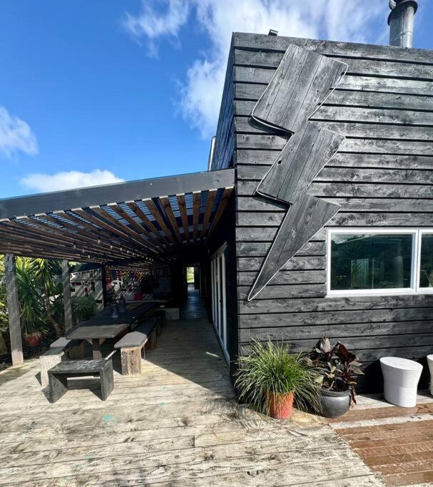 Electric Waihi Beach House - Family & Dog Friendly, Close To Beach, Pool Table, Outdoor Fire Room, Skate Ramp Bowentown Eksteriør bilde